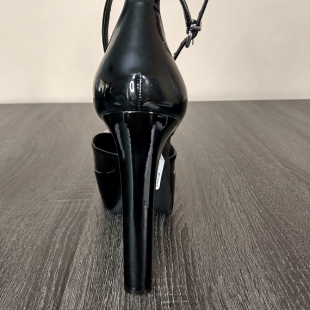 Gianni Bini woman's 91/2M black patent Leather Barbiecore Memory foam 5 1/2"heel - Picture 3 of 8